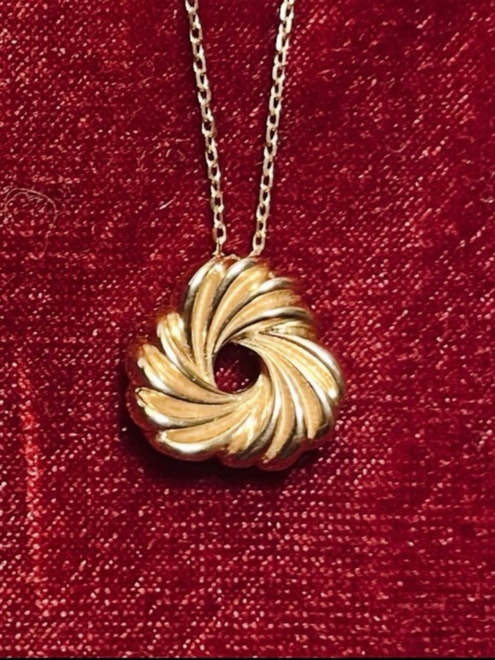 10k Yellow Solid Gold Sculptured Love Knot Pendant 18” Chain Necklace Marked
